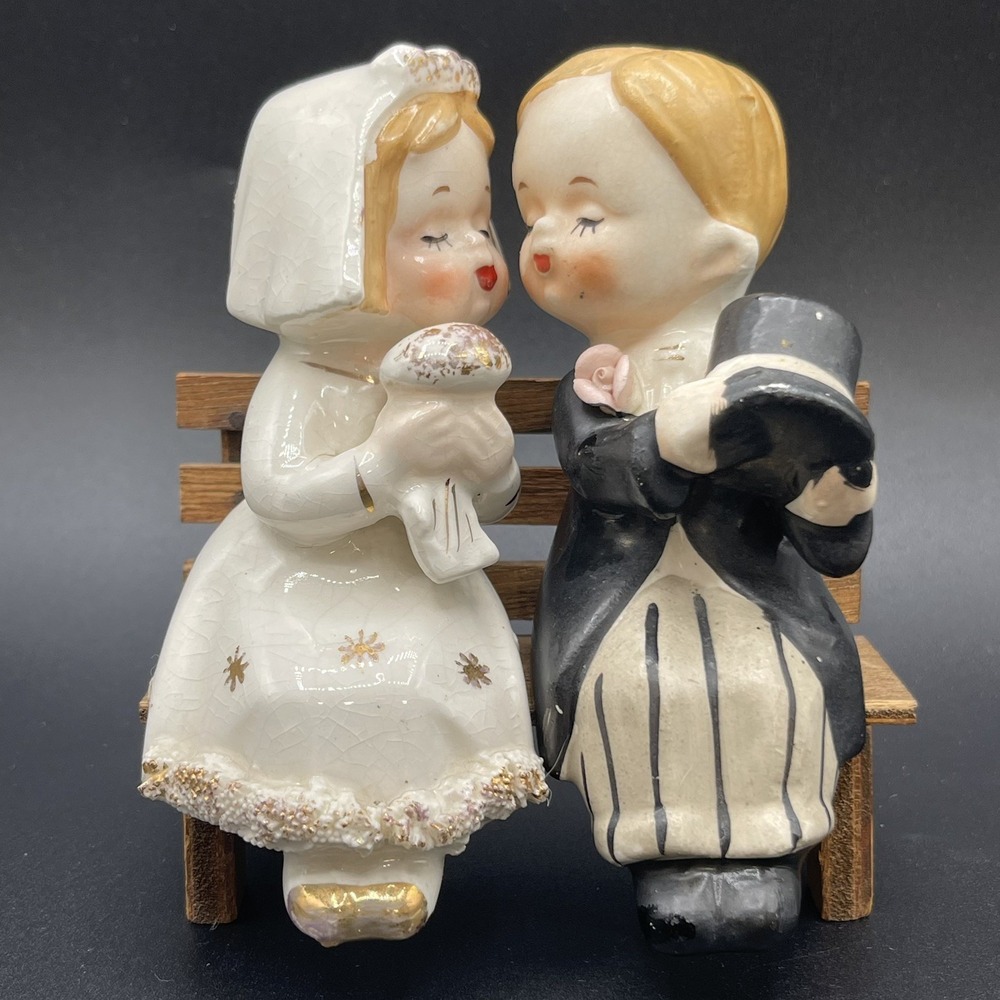 Vintage MCM Bride Groom Kissing Bench Sitter Salt & Pepper Shakers Japan 1950s